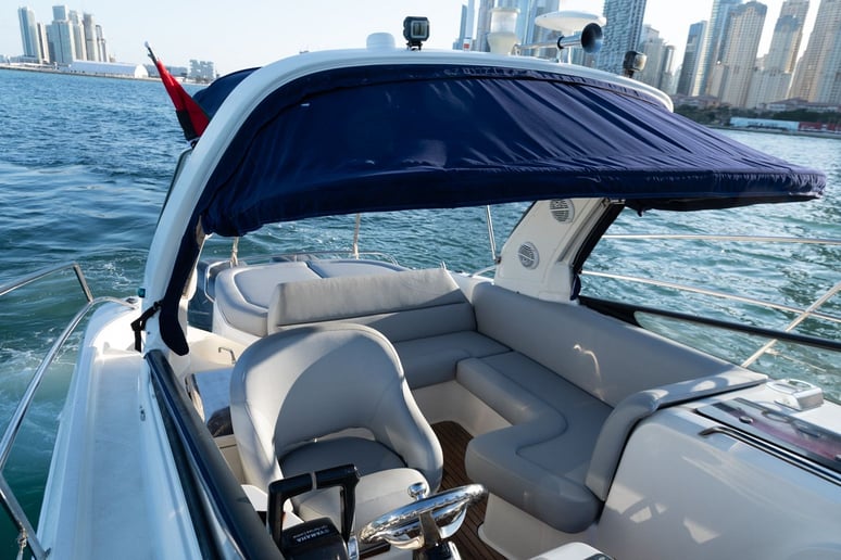 Dubai'de kiralık Nora 33 ft (11m) Motorlu tekne - Dubai Harbour 4