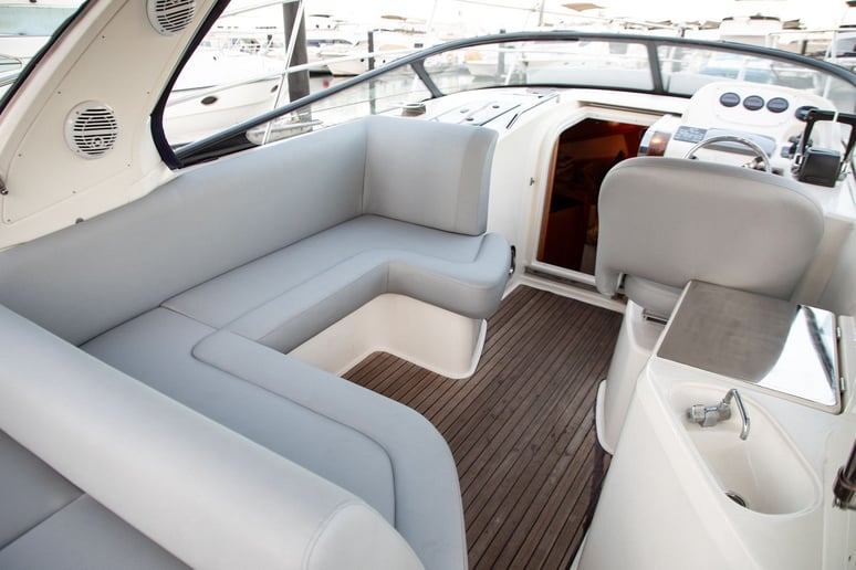 Dubai'de kiralık Nora 33 ft (11m) Motorlu tekne - Dubai Harbour 6