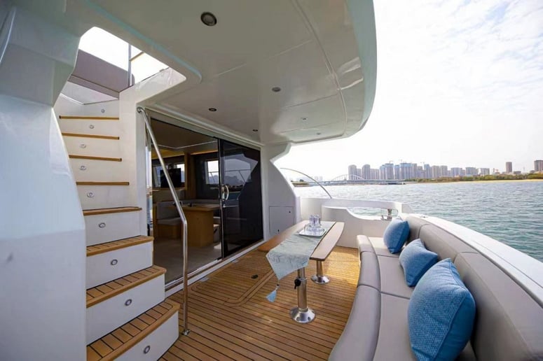 Sky Walker Oxo 52 pie (16m) Barco de motor en Dubai Harbour para alquiler en Dub&aacute;i