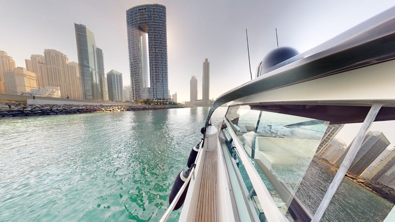 Pershing 5X Pearl White 52 Fu&szlig; (16m) Motorboot in Dubai Harbour  zur Miete in Dubai 1