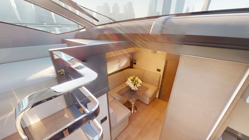 Pershing 5X Pearl White 52 Fu&szlig; (16m) Motorboot in Dubai Harbour  zur Miete in Dubai