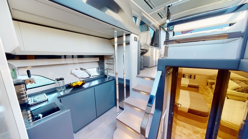 Pershing 5X Pearl White 52 Fu&szlig; (16m) Motorboot in Dubai Harbour  zur Miete in Dubai 8