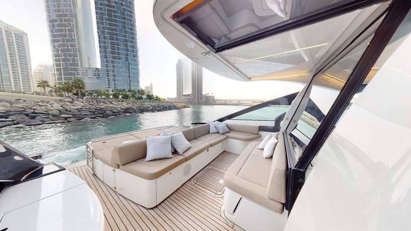 Pershing 5X Pearl White 52 Fu&szlig; (16m) Motorboot in Dubai Harbour  zur Miete in Dubai 15