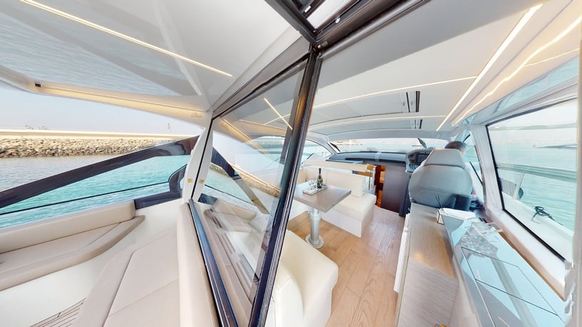 Pershing 5X Pearl White 52 Fu&szlig; (16m) Motorboot in Dubai Harbour  zur Miete in Dubai 12