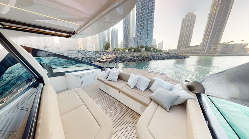 Pershing 5X Pearl White 52 Fu&szlig; (16m) Motorboot in Dubai Harbour  zur Miete in Dubai 16