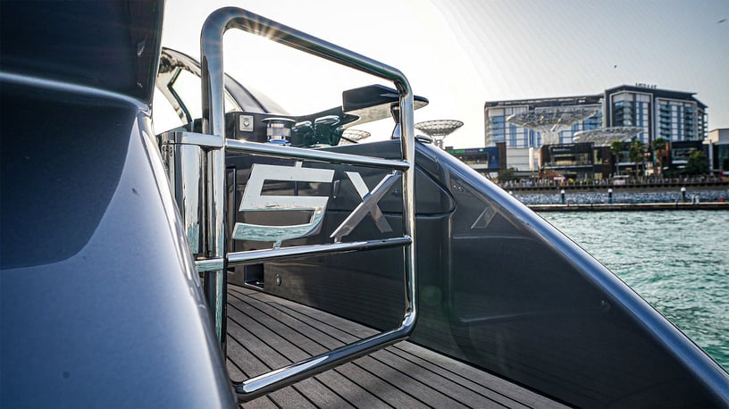 Pershing 5X Shark Grey 52 piede (16m) Barca a motore a Dubai Harbour in affitto a Dubai 2