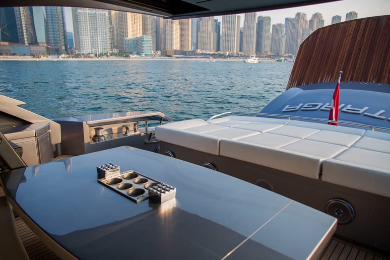 Pershing 82 piede (25m) Barca a motore a Dubai Harbour in affitto a Dubai 14