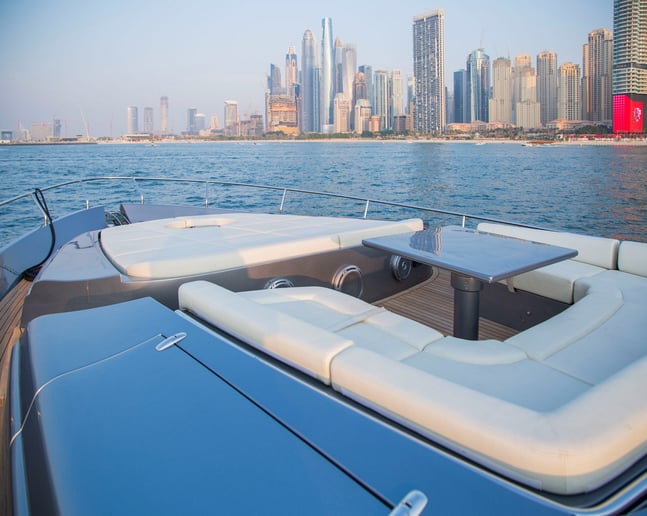 Pershing 82 piede (25m) Barca a motore a Dubai Harbour in affitto a Dubai 17