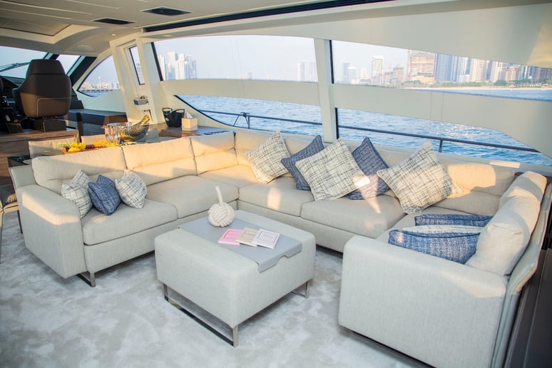 Pershing 82 piede (25m) Barca a motore a Dubai Harbour in affitto a Dubai 4