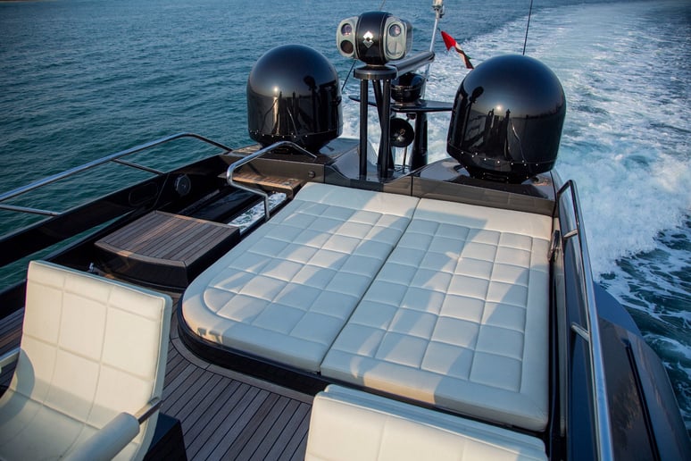Pershing 82 piede (25m) Barca a motore a Dubai Harbour in affitto a Dubai 19