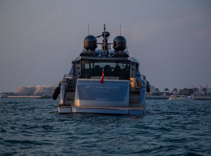Pershing 82 piede (25m) Barca a motore a Dubai Harbour in affitto a Dubai 23
