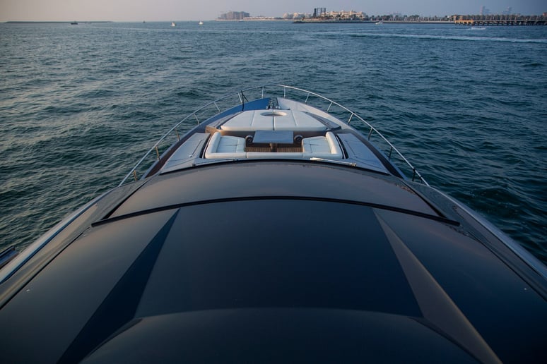 Pershing 82 piede (25m) Barca a motore a Dubai Harbour in affitto a Dubai 21