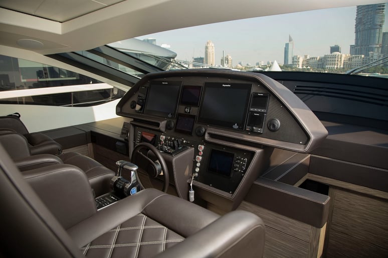 Pershing 82 piede (25m) Barca a motore a Dubai Harbour in affitto a Dubai