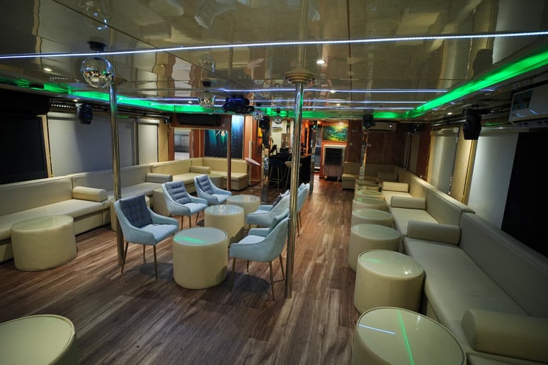 Play Boy Houseboat 100 ft (31m) Houseboat in Business Bay for rent in Dubai 4