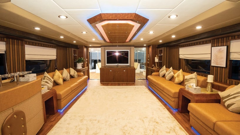 在迪拜 租 Hatteras Poseidon 118 英尺 (36m) 动力船 在迪拜港 9