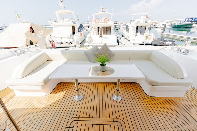 Dubai'de kiralık Sky Walker Reno 62 ft (19m) Motorlu tekne - Dubai Harbour 10