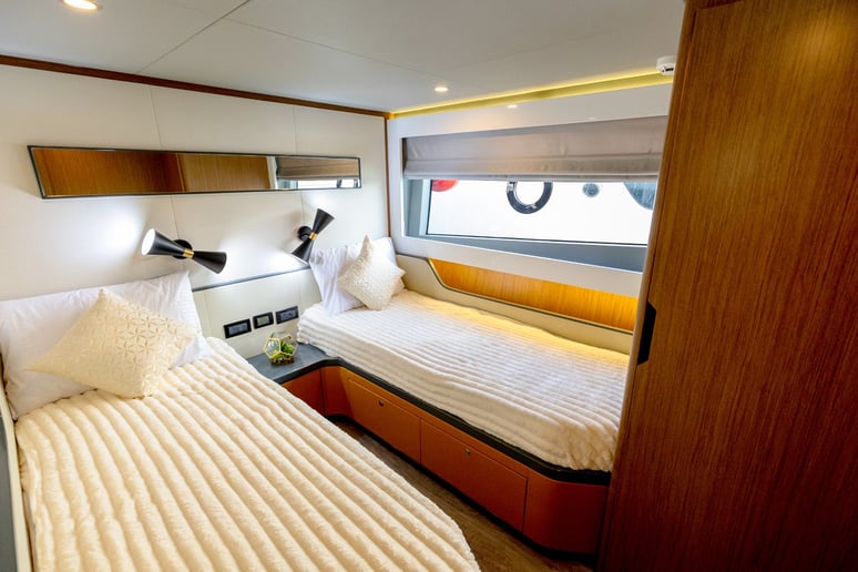 Sky Walker Amie X62 Sport 62 ft (19m) Power boat in Dubai Harbour for rent in Dubai 2