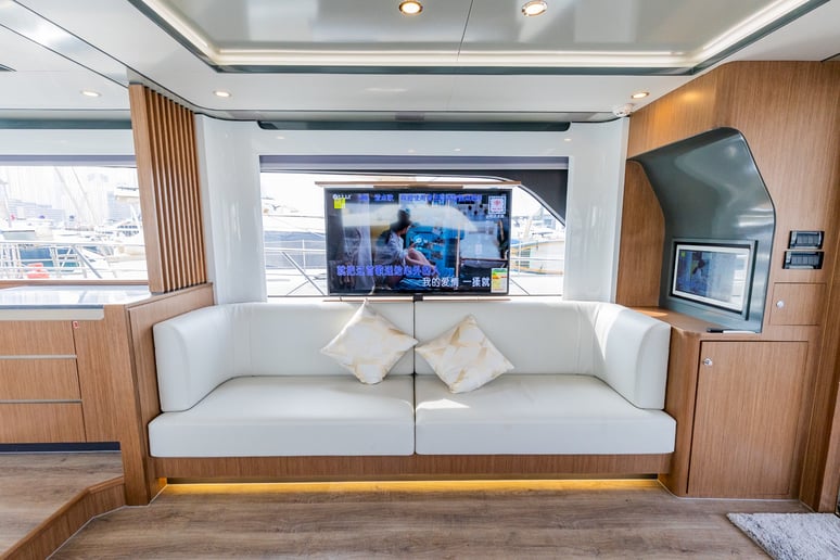 Sky Walker Amie X62 Sport 62 ft (19m) Power boat in Dubai Harbour for rent in Dubai 7
