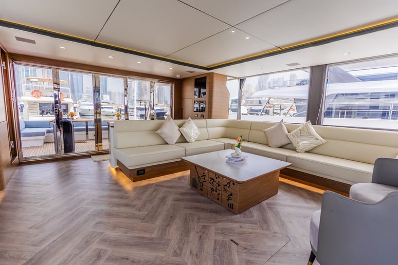 在迪拜 租 Sky Walker Aquila 60 英尺 (19m) 双体船 在迪拜港 13