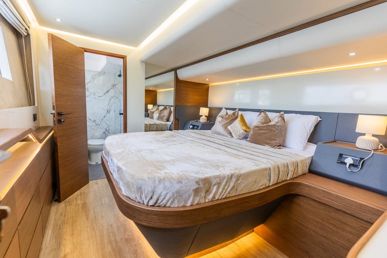 在迪拜 租 Sky Walker Aquila 60 英尺 (19m) 双体船 在迪拜港 24