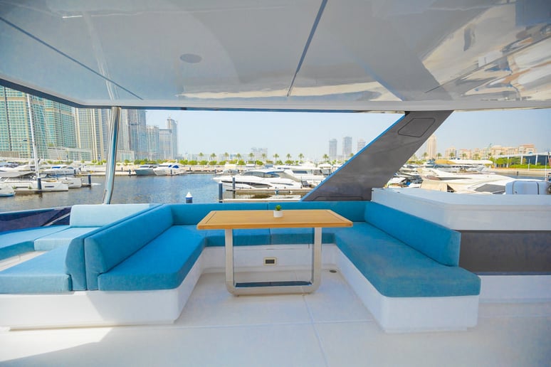在迪拜 租 Sky Walker Aquila 60 英尺 (19m) 双体船 在迪拜港 6
