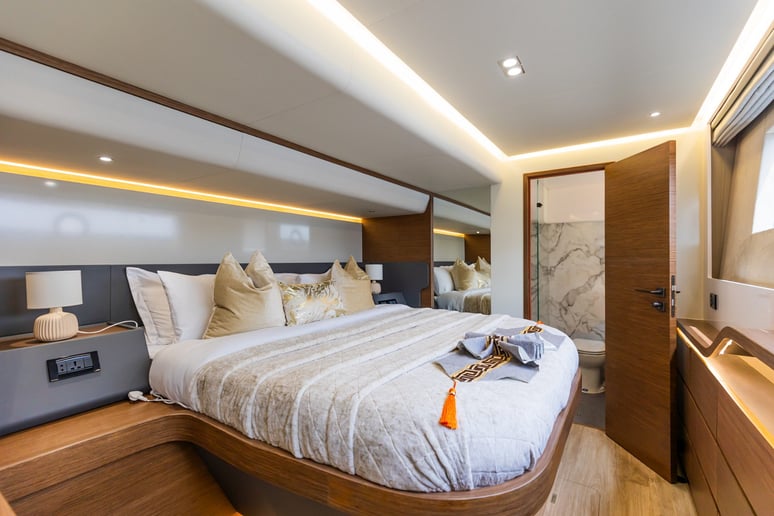 在迪拜 租 Sky Walker Aquila 60 英尺 (19m) 双体船 在迪拜港 23