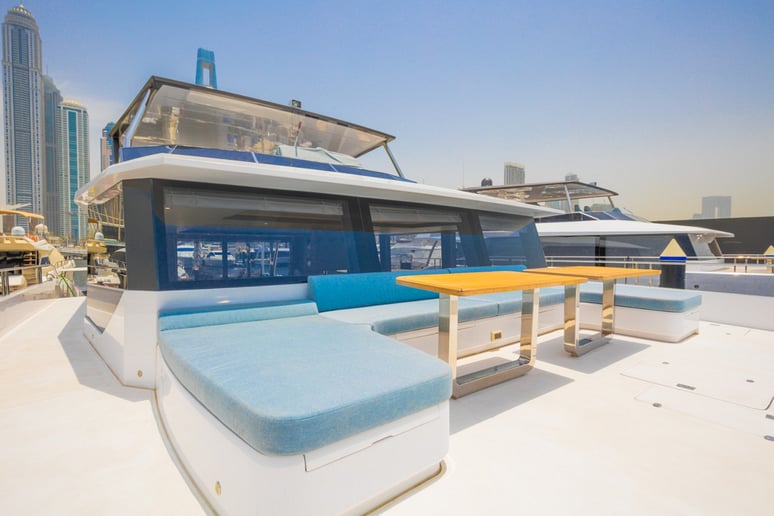 在迪拜 租 Sky Walker Aquila 60 英尺 (19m) 双体船 在迪拜港 15