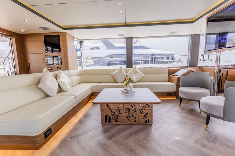 在迪拜 租 Sky Walker Aquila 60 英尺 (19m) 双体船 在迪拜港 20