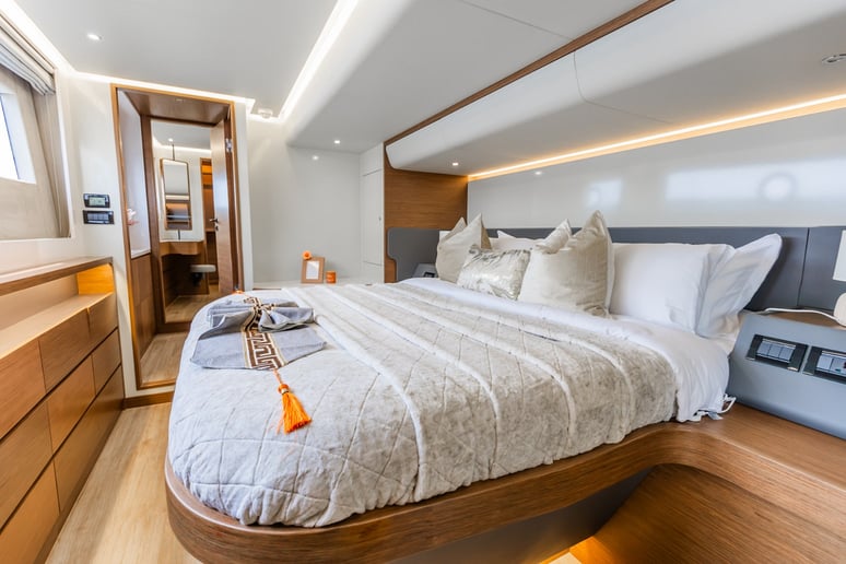 在迪拜 租 Sky Walker Aquila 60 英尺 (19m) 双体船 在迪拜港 26