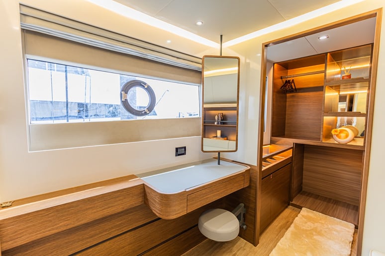 在迪拜 租 Sky Walker Aquila 60 英尺 (19m) 双体船 在迪拜港 12