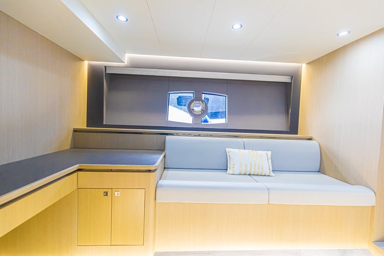 Sky Walker Ebb 52 футов (16m) Моторная лодка в Dubai Harbour для аренды в Дубай 6
