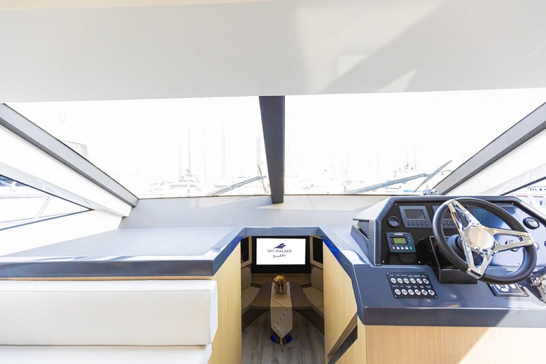 Sky Walker Ebb 52 футов (16m) Моторная лодка в Dubai Harbour для аренды в Дубай 4