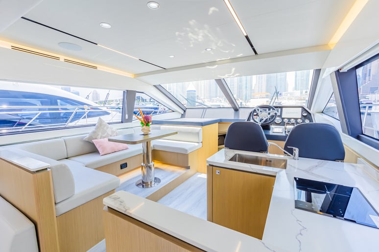 Motorboot Sky Walker Fin 52 ft (16m) in Dubai Harbour te huur in Dubai 3