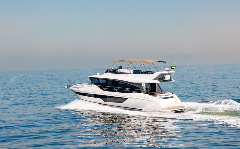 Sky Walker Fly X53 Sport 53 футов (17m) Моторная лодка в Dubai Harbour для аренды в Дубай 1
