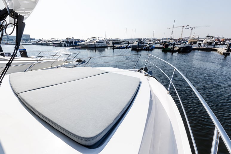 Sky Walker Fly X53 Sport 53 футов (17m) Моторная лодка в Dubai Harbour для аренды в Дубай 3