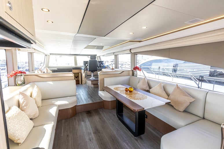 Sky Walker Fly X53 Sport 53 футов (17m) Моторная лодка в Dubai Harbour для аренды в Дубай 7