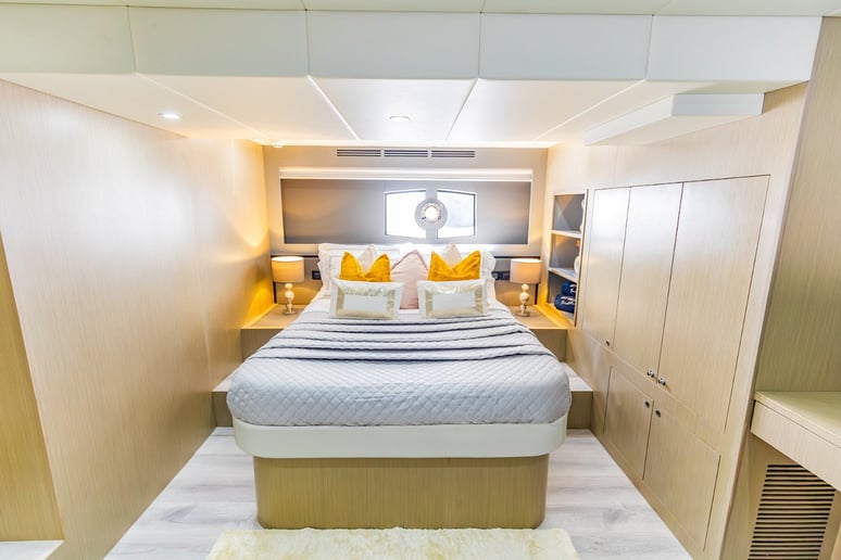 Sky Walker Kit 52 ft (16m) Power boat in Dubai Harbour for rent in Dubai 8