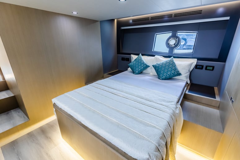 Sky Walker Lee 52 ft (16m) Power boat in Dubai Harbour for rent in Dubai 12