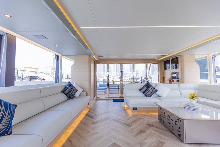 在迪拜 租 Sky Walker Volare 60 英尺 (19m) 双体船 在迪拜港 10