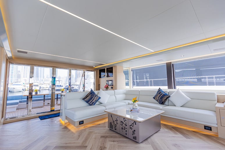 在迪拜 租 Sky Walker Volare 60 英尺 (19m) 双体船 在迪拜港 12