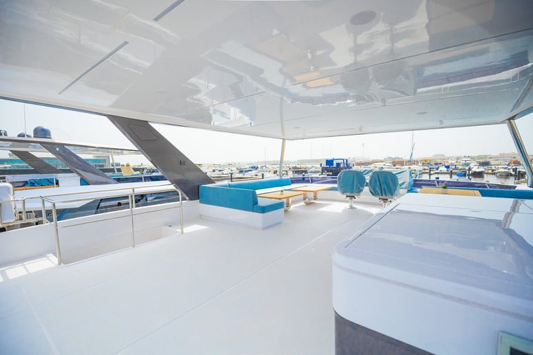 在迪拜 租 Sky Walker Volare 60 英尺 (19m) 双体船 在迪拜港 2