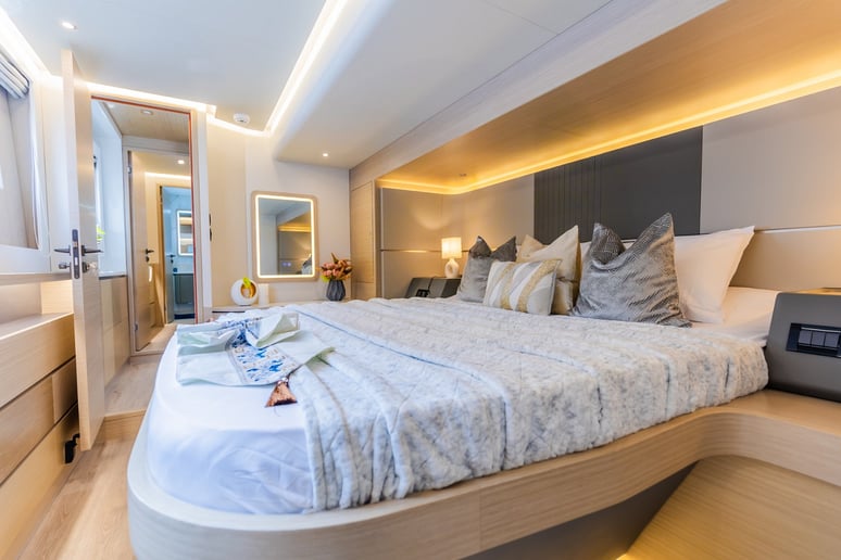 在迪拜 租 Sky Walker Volare 60 英尺 (19m) 双体船 在迪拜港 8