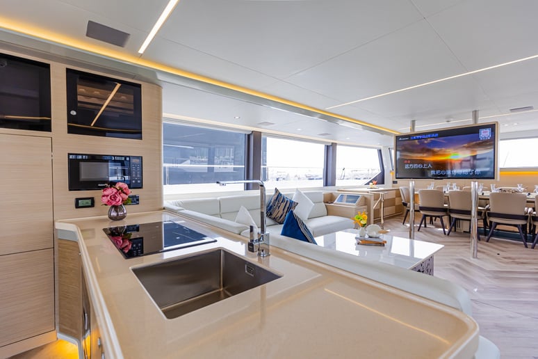 在迪拜 租 Sky Walker Volare 60 英尺 (19m) 双体船 在迪拜港 11