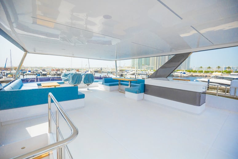在迪拜 租 Sky Walker Volare 60 英尺 (19m) 双体船 在迪拜港 3