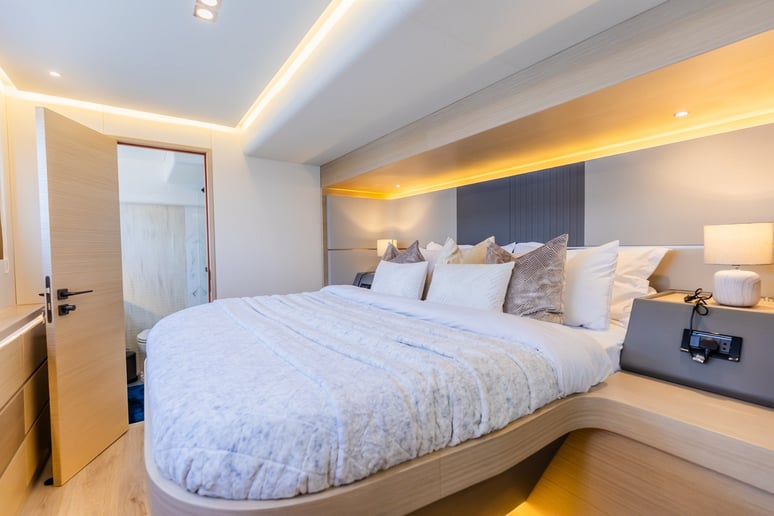 在迪拜 租 Sky Walker Volare 60 英尺 (19m) 双体船 在迪拜港 14