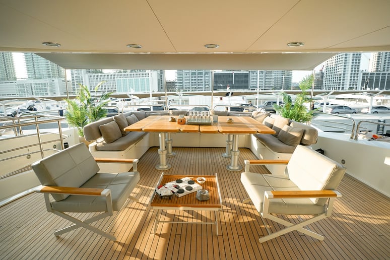 إيجار Sunseeker Encore 131 قدم (40m) زورق قوي فيدبي هاربر في دبي 6