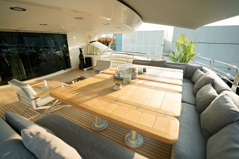 إيجار Sunseeker Encore 131 قدم (40m) زورق قوي فيدبي هاربر في دبي 5