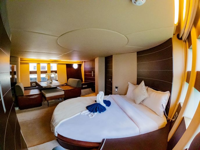 在迪拜 租 Azimut Sura 68 英尺 (21m) 动力船 在迪拜港 6