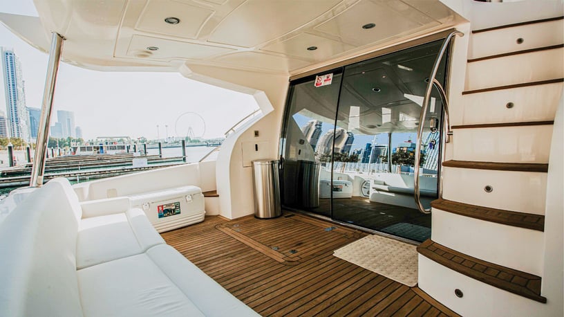 在迪拜 租 Majesty Vassia 56 英尺 (18m) 动力船 在迪拜滨海湾 3