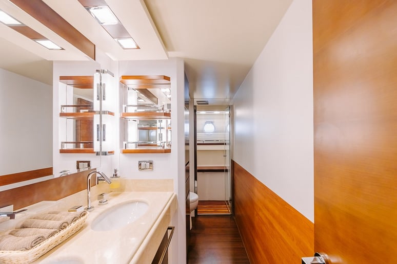 Dubai'de kiralık Azimut Viktoria 75 ft (23m) Motorlu tekne - Dubai Harbour 12
